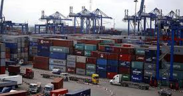 Tại cảng biển Việt Nam còn gần 9.000 container phế liệu tồn đọng