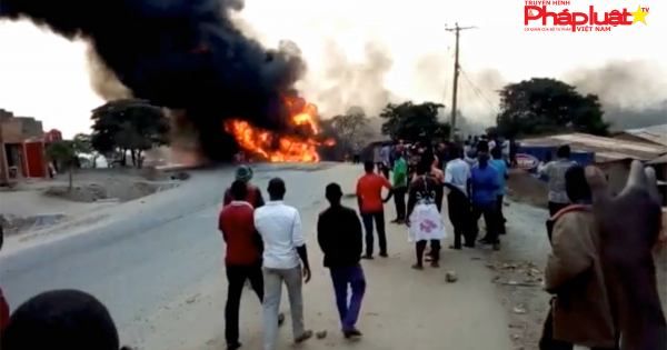 Uganda: Nổ xe bồn chở dầu do va chạm, ít nhất 19 người thiệt mạng