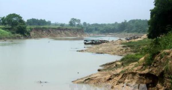 Ninh Thuận tạm dừng khai thác cát trên sông Dinh