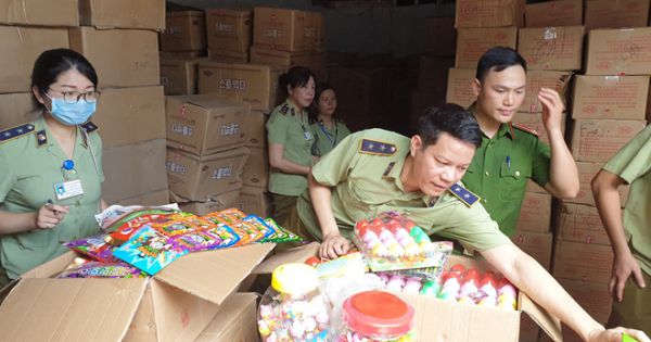 Bộ Công an bắt giữ 50 tấn bánh kẹo, đồ chơi trung thu nhập lậu từ Trung Quốc
