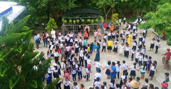 Báo Pháp Luật Việt Nam cùng các em học sinh trường tiểu học Giàn Gừa “Vui hội trăng rằm”