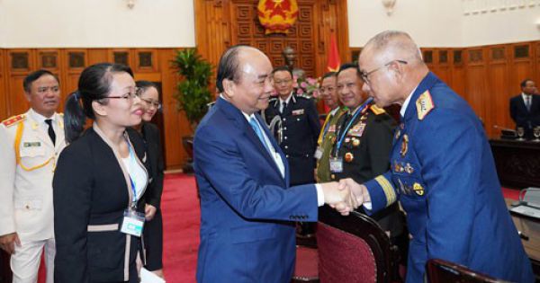 Thủ tướng Nguyễn Xuân Phúc tiếp Ðoàn đại biểu các Trưởng đoàn dự Hội nghị Tư lệnh Cảnh sát các nước ASEAN