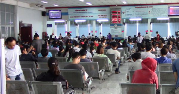 Gần 50.000 vé tàu Tết được đặt trong sáng đầu tiên ga Sài Gòn mở bán