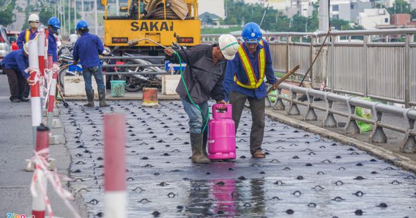 Đà Nẵng: 3.000 m2 mặt cầu Thuận Phước phải cào lên vá lại