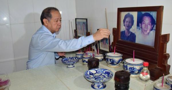 Chủ tịch Thừa Thiên Huế tưởng niệm người chết vì lũ 20 năm trước