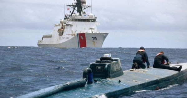 Cảnh sát Tây Ban Nha bắt giữ tàu ngầm chở 3 tấn cocaine