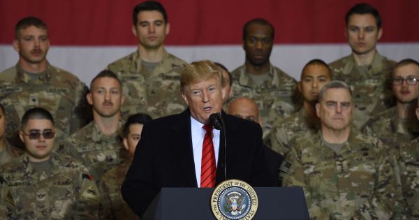 Trump bất ngờ đến thăm binh sĩ ở Afghanistan