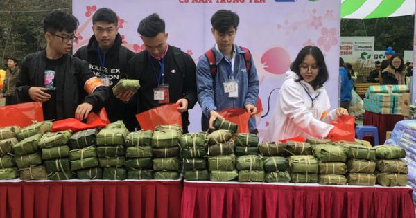 Hà Nội: Học sinh trường Lương Thế Vinh gói 1.250 bánh chưng tặng người nghèo