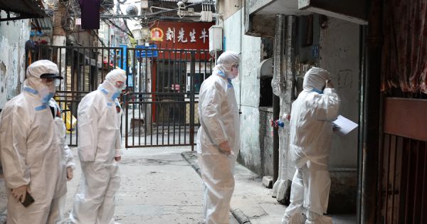 Trung Quốc tăng cường 1.200 nhân viên y tế đến Vũ Hán