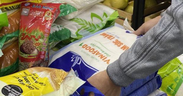 Thủ tướng: Mở cửa hàng đến 11h đêm để bán gạo cho dân