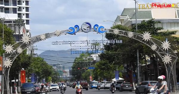 Thành phố biển Nha Trang rực rỡ cờ hoa nhân ngày thống nhất đất nước