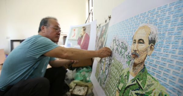 Người hoạ sĩ dành 25 năm làm tranh ghép tem về Bác Hồ