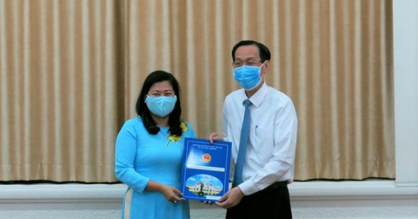 Bà Nguyễn Thị Hồng Thắm làm Phó giám đốc Sở Nội vụ TP.HCM