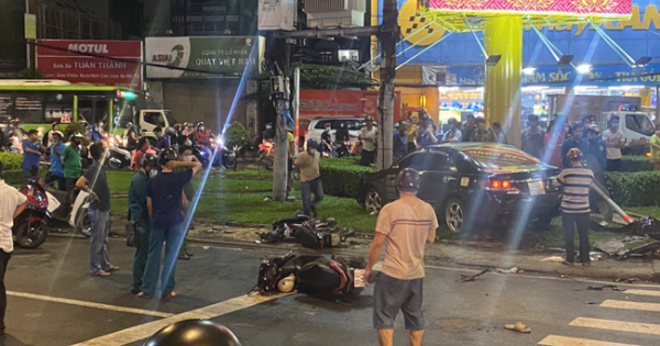 Nữ tài xế hoảng sợ vái lạy mọi người sau tai nạn tông hàng loạt xe máy ở TP. HCM