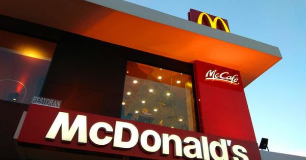 Chuỗi ăn nhanh McDonald đối mặt với vụ kiện đòi bồi thường 1 tỷ USD