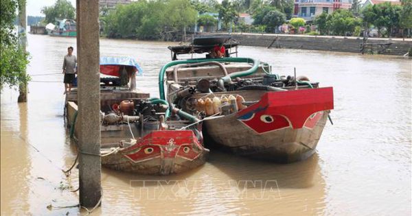 Xử lý hai ghe hút trộm cát sông tại Trà Vinh