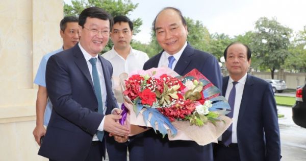 Thủ tướng Nguyễn Xuân Phúc dự lễ trao chứng nhận đầu tư 2 dự án 400 triệu USD tại Nghệ An