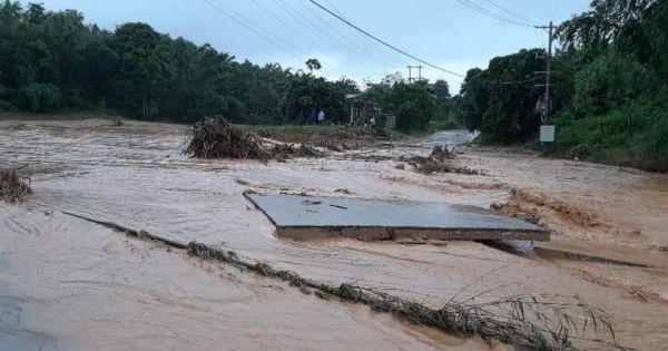 Mưa lớn nhiều giờ, nhiều nơi thuộc tỉnh Quảng Trị lại bị ngập trong biển nước