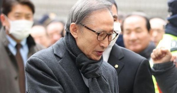 Cựu Tổng thống Hàn Quốc Lee Myung-bak bị tăng án tù