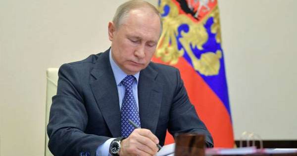 Tổng thống Nga Putin bãi chức 2 bộ trưởng