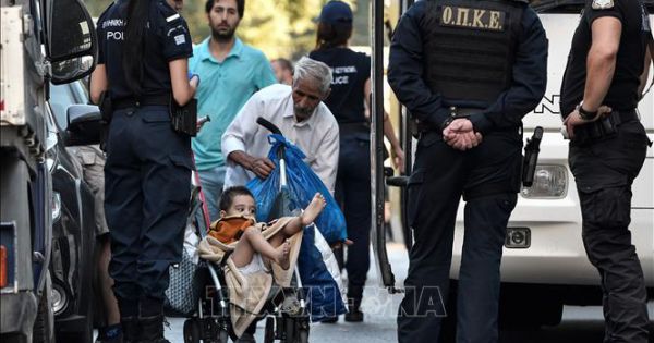Hành hung người tị nạn, 4 cảnh sát Hy Lạp bị truy tố