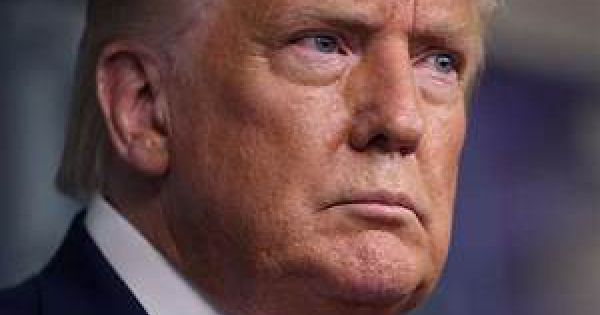 Tổng thống Trump công kích ông McConnell vì “đầu hàng sớm”