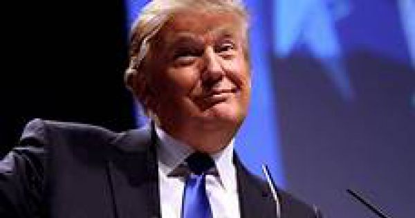 Twitter cấm vĩnh viễn người khẳng định ông Trump “đắc cử”