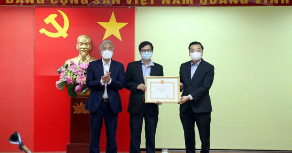 Chủ tịch UBND TP thưởng nóng 50 triệu đồng cho CDC Hà Nội