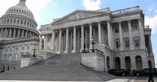 Thượng viện Mỹ tạm hoãn phiên tòa luận tội cựu Tổng thống Trump