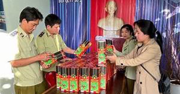Phát hiện hàng trăm chai rượu giả nhãn mác sâm Ngọc Linh tại Kon Tum