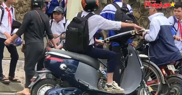 Lào Cai: Nhiều học sinh chưa đến tuổi vẫn đi xe máy đến trường, gây mất an toàn giao thông