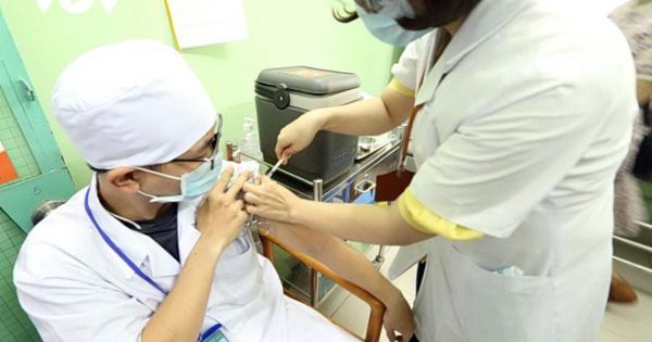 Chi 140 tỉ tiêm miễn phí vắc xin COVID-19 cho dân tại Khánh Hòa