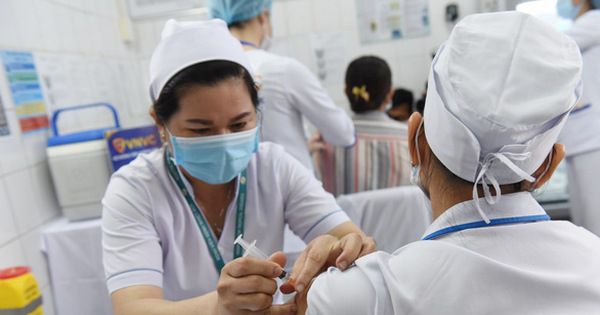 TP.HCM bắt đầu chiến dịch tiêm vaccine COVID-19 cho 8.000 nhân viên chống dịch
