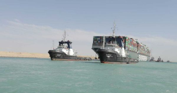 Ai Cập nỗ lực giải quyết lưu thông ở kênh Suez sau khi giải cứu tàu hàng