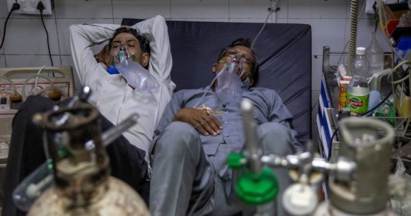 Covid-19: Thế giới vượt 155 triệu ca nhiễm, Ấn Độ thiếu hụt oxy y tế nghiêm trọng