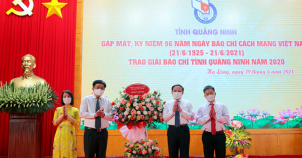 Báo Pháp luật Việt Nam nhận Giải Báo chí Quảng Ninh 2020