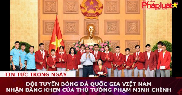 Đội tuyển bóng đá quốc gia Việt Nam nhận bằng khen của Thủ tướng Phạm Minh Chính