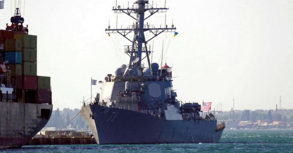 Nga diễn tập cảnh cáo tàu chiến Mỹ ở Biển Đen