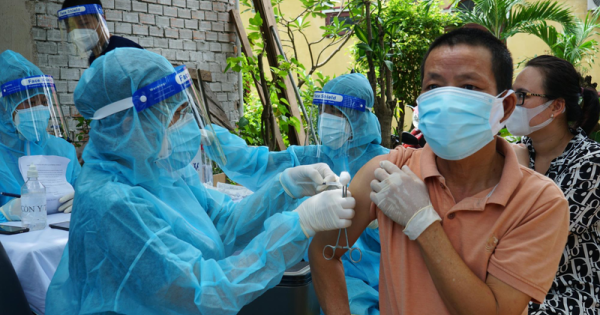 TP Hồ Chí Minh vận động tiêm vaccine 100% cho nhóm nguy cơ