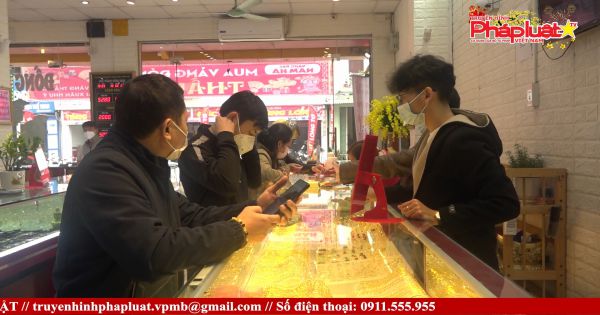Thanh Hóa: Nhộn nhịp người mua tại cửa hàng vàng ngày vía Thần tài