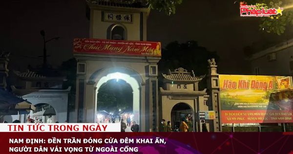 Nam Định: Đền Trần đóng cửa đêm khai ấn, người dân vái vọng từ ngoài cổng