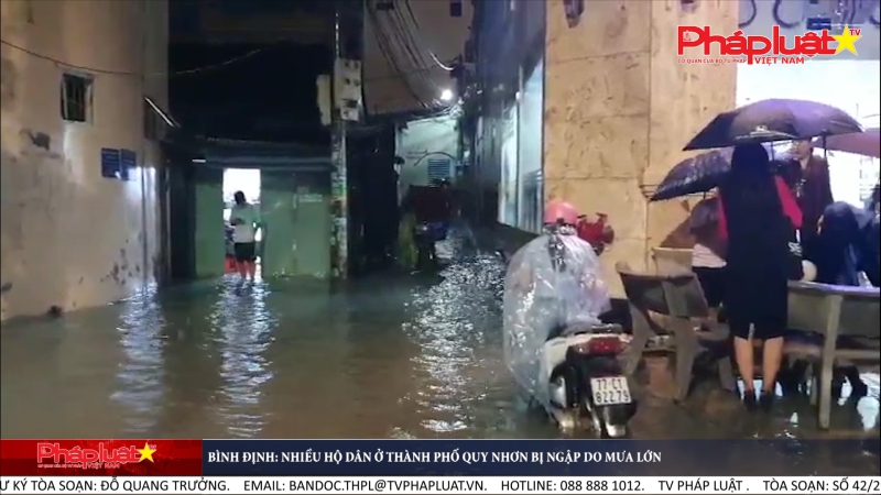 Bình Định: Nhiều hộ dân ở thành phố Quy Nhơn bị ngập do mưa lớn