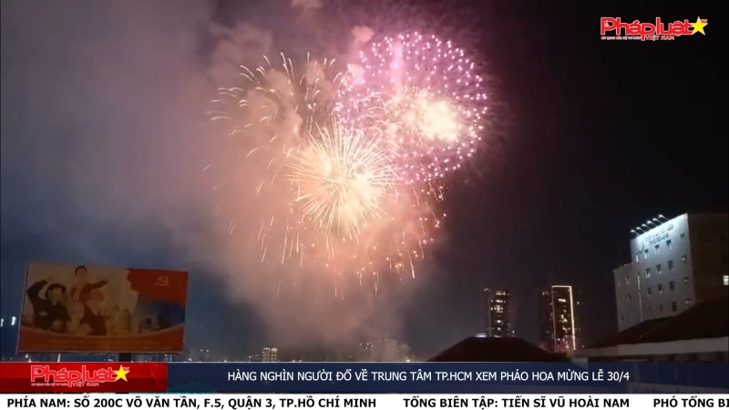 Hàng nghìn người đổ về trung tâm TP.HCM xem pháo hoa mừng lễ 30/4