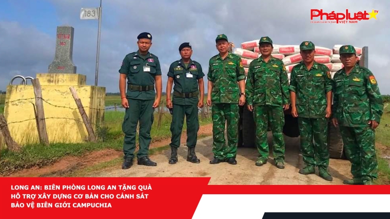 Long An: Biên phòng Long An tặng quà hỗ trợ xây dựng cơ bản cho cảnh sát bảo vệ biên giới Campuchia