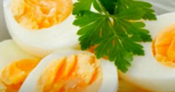 Ăn trứng gà buổi sáng giá trị hơn cả sâm