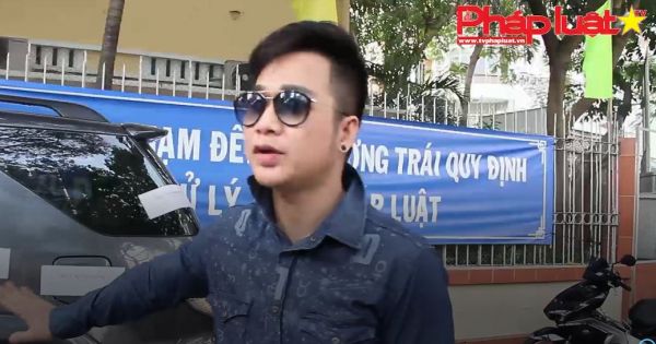 Xe của ca sỹ Quách Tuấn Du bị cẩu về trụ sở vì đậu trái pháp trên vỉa hè