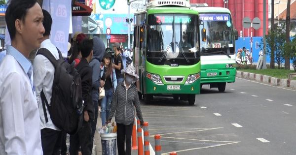 Toát mồ hôi hột trong ngày đầu di dời trạm xe buýt Bến Thành