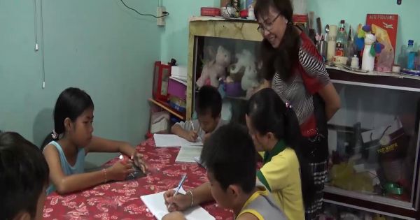 Miệt mài 33 năm dạy chữ cho trẻ nghèo giữa TP Cần Thơ