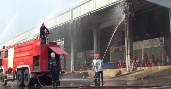 TPHCM: Diễn tập chữa cháy tại chợ đầu mối lớn nhất thành phố