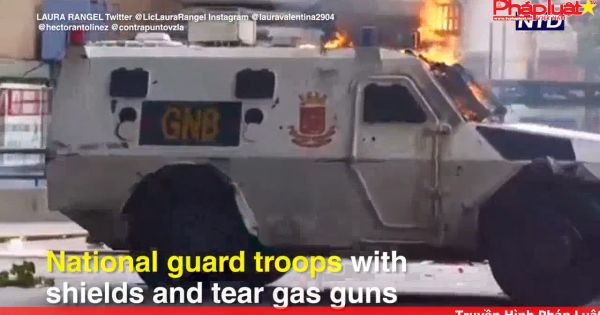 Xe bọc thép quân đội lao vào người biểu tình ở Venezuela